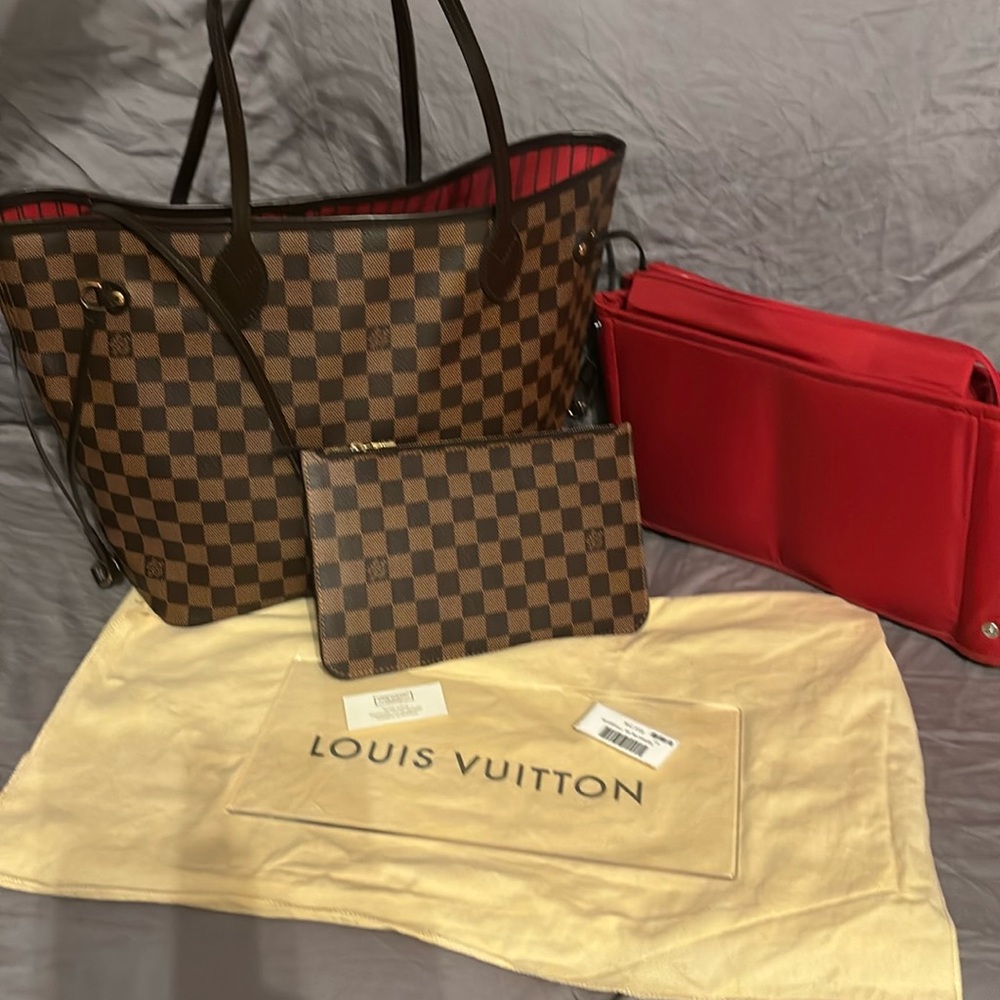 LOUIS VUITTON Neverfull MM - Tote